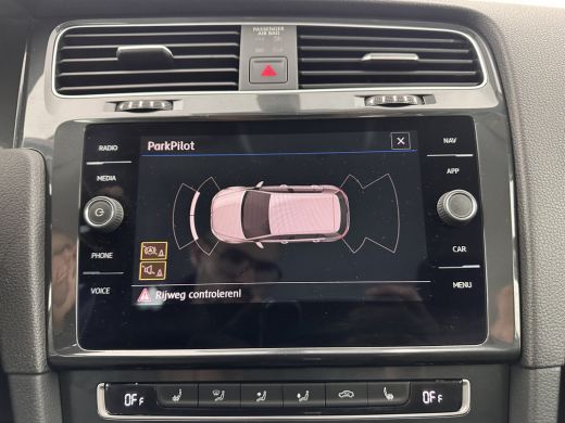 Volkswagen e-Golf E-DITION Aut. *HEAT-PUMP | ADAPTIVE-CRUISE | FULL-LED | DAB+ | NAVI-FULLMAP | CARPLAY | HEATED-CO... ActivLease financial lease