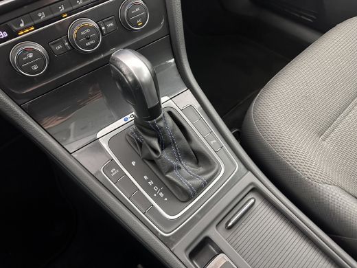Volkswagen e-Golf E-DITION Aut. *HEAT-PUMP | ADAPTIVE-CRUISE | FULL-LED | DAB+ | NAVI-FULLMAP | CARPLAY | HEATED-CO... ActivLease financial lease