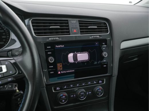 Volkswagen e-Golf E-DITION Aut. *HEAT-PUMP | ADAPTIVE-CRUISE | FULL-LED | DAB+ | NAVI-FULLMAP | CARPLAY | HEATED-CO... ActivLease financial lease