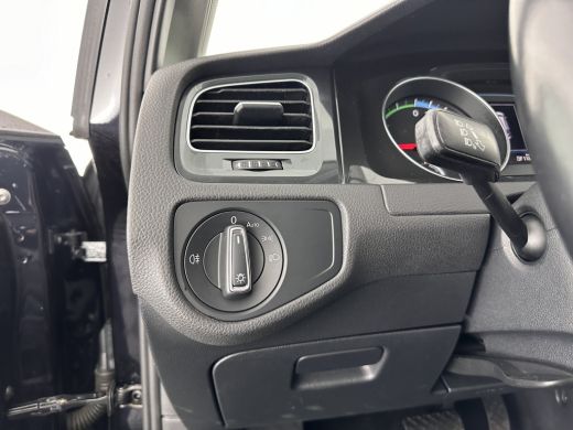 Volkswagen e-Golf E-DITION Aut. *HEAT-PUMP | ADAPTIVE-CRUISE | FULL-LED | DAB+ | NAVI-FULLMAP | CARPLAY | HEATED-CO... ActivLease financial lease