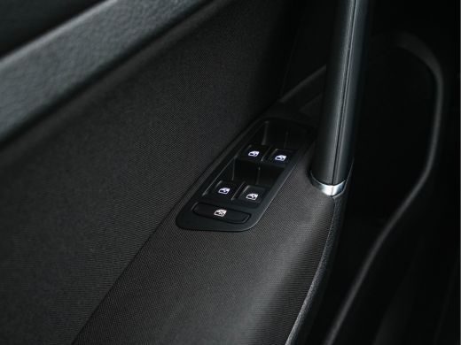 Volkswagen e-Golf E-DITION Aut. *HEAT-PUMP | ADAPTIVE-CRUISE | FULL-LED | DAB+ | NAVI-FULLMAP | CARPLAY | HEATED-CO... ActivLease financial lease