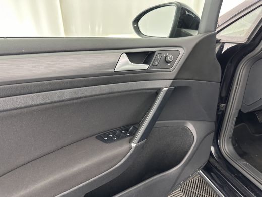 Volkswagen e-Golf E-DITION Aut. *HEAT-PUMP | ADAPTIVE-CRUISE | FULL-LED | DAB+ | NAVI-FULLMAP | CARPLAY | HEATED-CO... ActivLease financial lease
