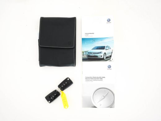 Volkswagen e-Golf E-DITION Aut. *HEAT-PUMP | ADAPTIVE-CRUISE | FULL-LED | DAB+ | NAVI-FULLMAP | CARPLAY | HEATED-CO... ActivLease financial lease