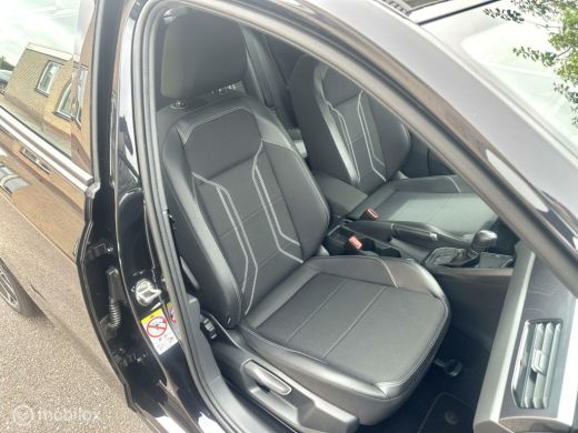 Volkswagen Polo 1.0 TSI 95PK COMFORTLINE PARKEERSENSOREN ADAPTIVE CRUISE CONTROLE CARPLAY 17 INCH VELGEN MOOIE AU... ActivLease financial lease