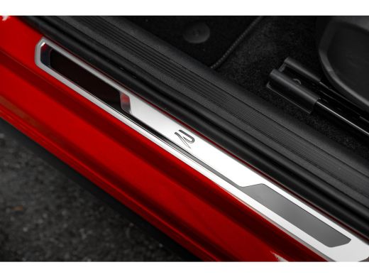 Volkswagen Polo R-Line Edition | 'App-Connect' draadloze smartphone integratie | Achterlichten LED | Afstandscont... ActivLease financial lease