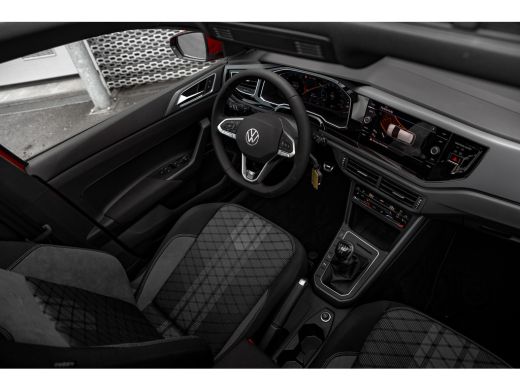Volkswagen Polo R-Line Edition | 'App-Connect' draadloze smartphone integratie | Achterlichten LED | Afstandscont... ActivLease financial lease