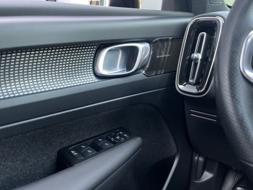 Volvo  XC40 2.0 B4 R-Design | Achteruitrijcamera | Audio installatie premium | Extra getint glas ActivLease financial lease
