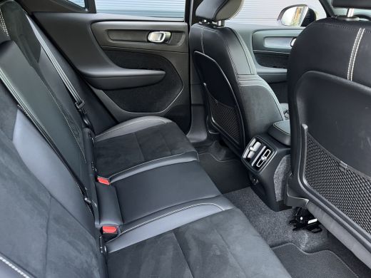 Volvo  XC40 2.0 B4 R-Design | Achteruitrijcamera | Audio installatie premium | Extra getint glas ActivLease financial lease