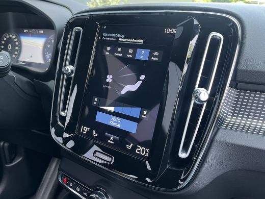 Volvo  XC40 2.0 B4 R-Design | Achteruitrijcamera | Audio installatie premium | Extra getint glas ActivLease financial lease