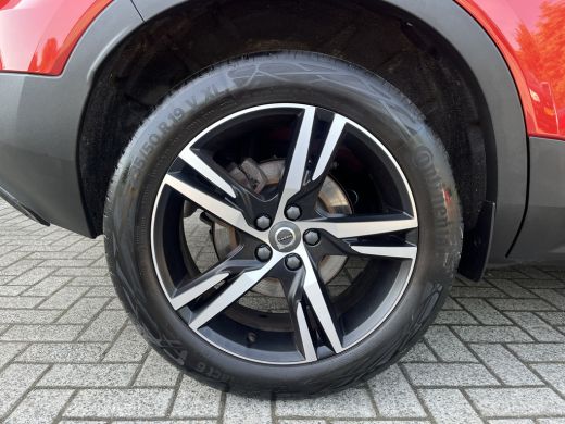 Volvo  XC40 2.0 B4 R-Design | Achteruitrijcamera | Audio installatie premium | Extra getint glas ActivLease financial lease