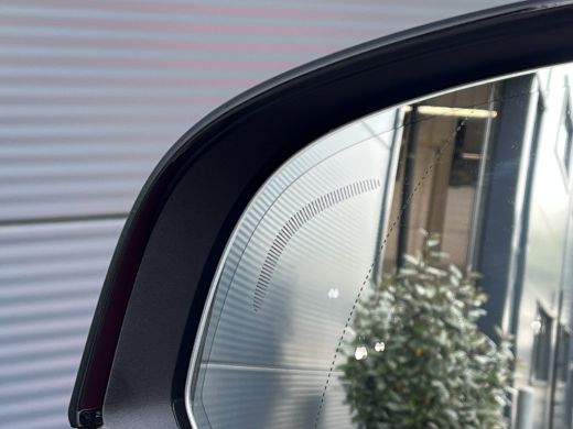 Volvo  XC40 2.0 B4 R-Design | Achteruitrijcamera | Audio installatie premium | Extra getint glas ActivLease financial lease