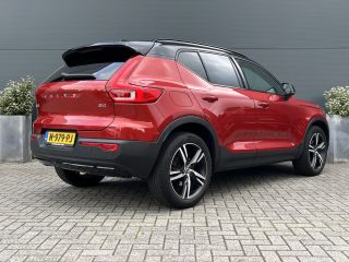 Volvo  XC40 2.0 B4 R-Design | Achteruitrijcamera | Audio installatie premium | Extra getint glas