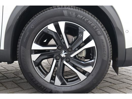 Peugeot 2008 1.2 PURETECH 130PK GT PACK / NAVI / LEDER / CLIMA / PDC / 17" LMV / CAMERA / PANO. DAK / PARELMOE... ActivLease financial lease