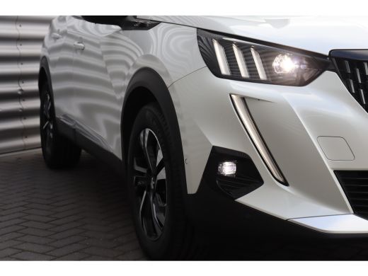 Peugeot 2008 1.2 PURETECH 130PK GT PACK / NAVI / LEDER / CLIMA / PDC / 17" LMV / CAMERA / PANO. DAK / PARELMOE... ActivLease financial lease