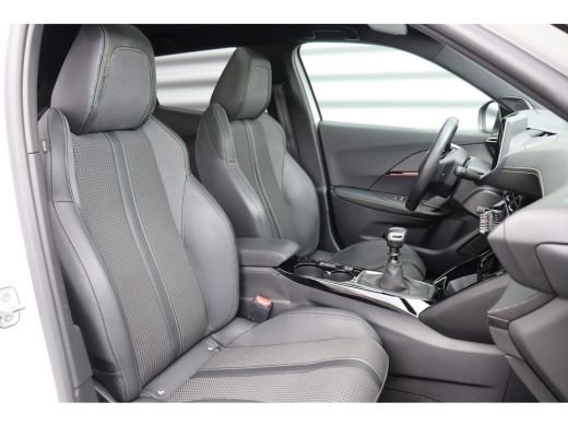 Peugeot 2008 1.2 PURETECH 130PK GT PACK / NAVI / LEDER / CLIMA / PDC / 17" LMV / CAMERA / PANO. DAK / PARELMOE... ActivLease financial lease
