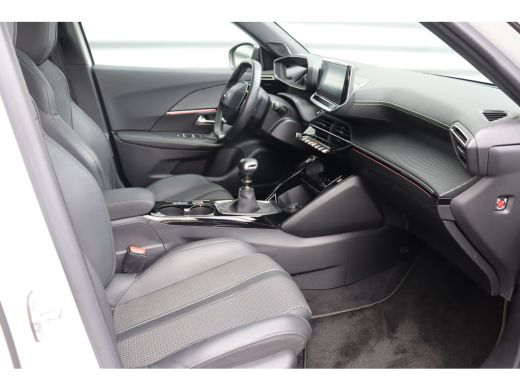Peugeot 2008 1.2 PURETECH 130PK GT PACK / NAVI / LEDER / CLIMA / PDC / 17" LMV / CAMERA / PANO. DAK / PARELMOE... ActivLease financial lease