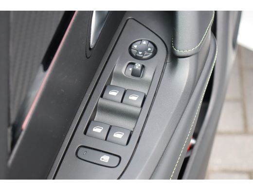 Peugeot 2008 1.2 PURETECH 130PK GT PACK / NAVI / LEDER / CLIMA / PDC / 17" LMV / CAMERA / PANO. DAK / PARELMOE... ActivLease financial lease
