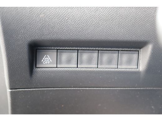Peugeot 2008 1.2 PURETECH 130PK GT PACK / NAVI / LEDER / CLIMA / PDC / 17" LMV / CAMERA / PANO. DAK / PARELMOE... ActivLease financial lease