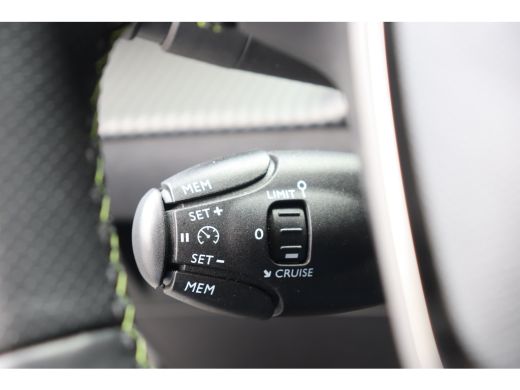 Peugeot 2008 1.2 PURETECH 130PK GT PACK / NAVI / LEDER / CLIMA / PDC / 17" LMV / CAMERA / PANO. DAK / PARELMOE... ActivLease financial lease