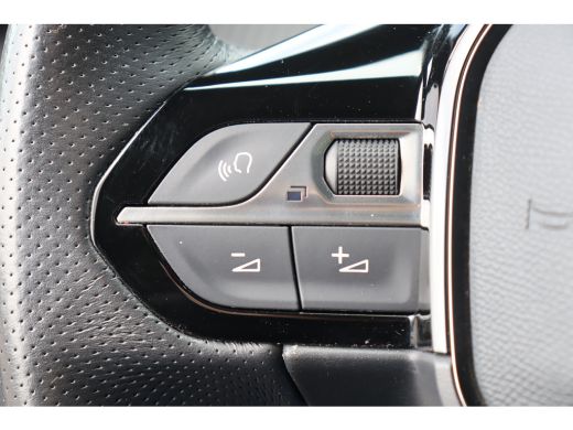 Peugeot 2008 1.2 PURETECH 130PK GT PACK / NAVI / LEDER / CLIMA / PDC / 17" LMV / CAMERA / PANO. DAK / PARELMOE... ActivLease financial lease