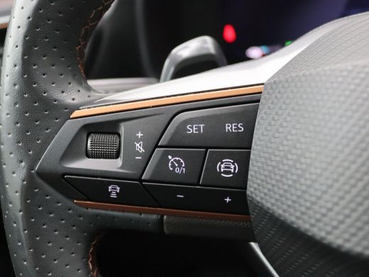 CUPRA Formentor 1.4 e-Hybrid business 204PK DSG full led, adaptive cruise, schuif-kanteldak, keyless, stuur-stoel... ActivLease financial lease