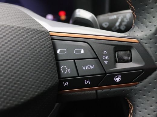 CUPRA Formentor 1.4 e-Hybrid business 204PK DSG full led, adaptive cruise, schuif-kanteldak, keyless, stuur-stoel... ActivLease financial lease