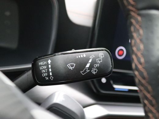 CUPRA Formentor 1.4 e-Hybrid business 204PK DSG full led, adaptive cruise, schuif-kanteldak, keyless, stuur-stoel... ActivLease financial lease