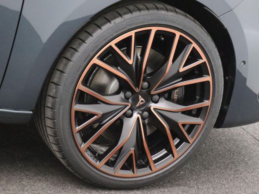 CUPRA Leon Sportstourer 1.5 TSI e-Hybrid VZ Performance 272PK DSG matrix led, schuif-kanteldak, achteruitrijcamera, stuur... ActivLease financial lease