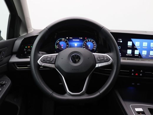 Volkswagen Golf 1.4 eHybrid Style 204PK DSG full led, adaptive cruise met travel assist, elek. verstelbare voorst... ActivLease financial lease