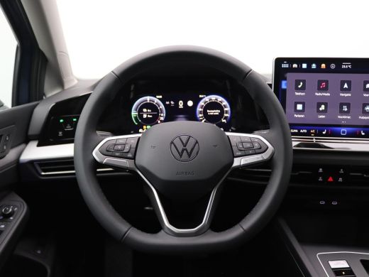 Volkswagen Golf 1.5 eHybrid Life Edition 204PK DSG Adaptieve Cruise Controle, Navi via Apple Carplay/Android Auto... ActivLease financial lease