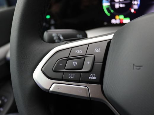 Volkswagen Golf 1.5 eHybrid Life Edition 204PK DSG Adaptieve Cruise Controle, Navi via Apple Carplay/Android Auto... ActivLease financial lease