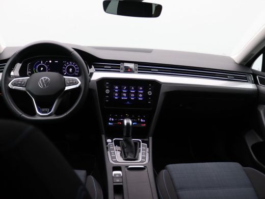 Volkswagen Passat Variant 1.4 TSI PHEV GTE Business 218PK DSG full led, trekhaak, head-up display, adaptive cruise ... ActivLease financial lease