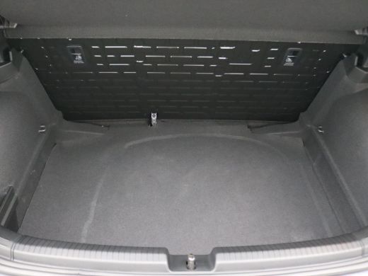 Volkswagen Polo 1.0 MPI Polo 80PK full led, cruise control, airco, pakeersensoren voor en achter, App connect, la... ActivLease financial lease