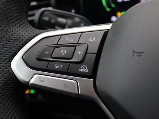 Volkswagen Tiguan 1.5 eHybrid R-Line Edition 272PK DSG Black style, panoramadak, blackstyle, matrix led, trekhaak, ... ActivLease financial lease