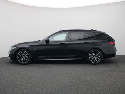 BMW 5 Serie Touring 530e Business Edition 252PK matrix led, trekhaak, head-up display, panoramadak, achteruit... ActivLease financial lease