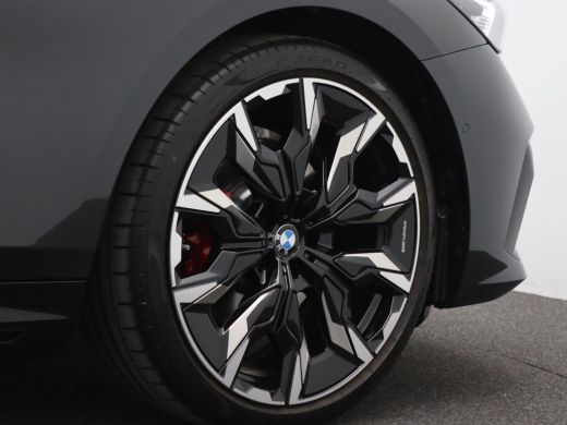 BMW 5 Serie Touring 530e M Sport Edition 299PK AUT. Panoramadak, Keyless, Adaptieve Cruise, Memorystoel, Head... ActivLease financial lease