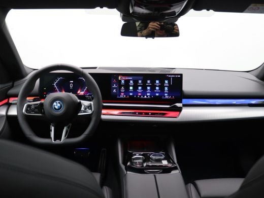 BMW 5 Serie Touring 530e M Sport Edition 299PK AUT. Panoramadak, Keyless, Adaptieve Cruise, Memorystoel, Head... ActivLease financial lease