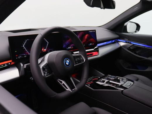 BMW 5 Serie Touring 530e M Sport Edition 299PK AUT. Panoramadak, Keyless, Adaptieve Cruise, Memorystoel, Head... ActivLease financial lease