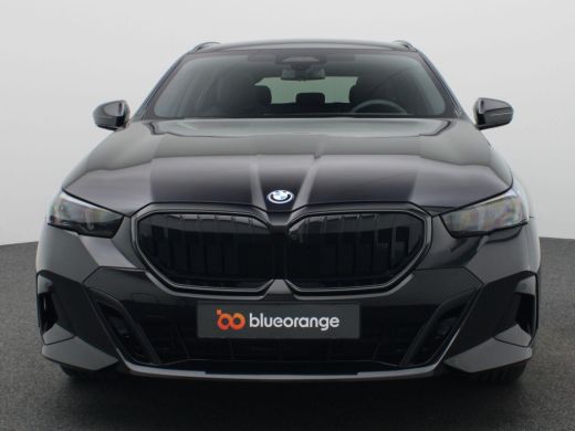 BMW 5 Serie Touring 530e M Sport Edition 299PK AUT. Panoramadak, Keyless, Adaptieve Cruise, Memorystoel, Head... ActivLease financial lease