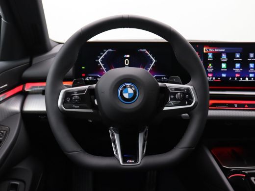 BMW 5 Serie Touring 530e M Sport Edition 299PK AUT. Panoramadak, Keyless, Adaptieve Cruise, Memorystoel, Head... ActivLease financial lease