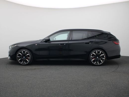 BMW 5 Serie Touring 530e M Sport Edition 299PK AUT. Panoramadak, Keyless, Adaptieve Cruise, Memorystoel, Head... ActivLease financial lease