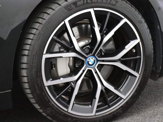 BMW 5 Serie Touring 530e xDrive M-Sport 292PK AUT8 Keyless, Surround Camera, Head-Up Display, Hifi, Panoramad... ActivLease financial lease