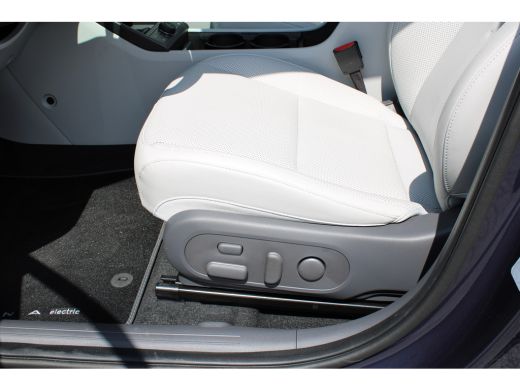Hyundai Kona Premium Sky 65.4 kWh | DEMO | Schuifkantel dak | Elektrisch bedienbare voorstoelen | 360 graden c... ActivLease financial lease