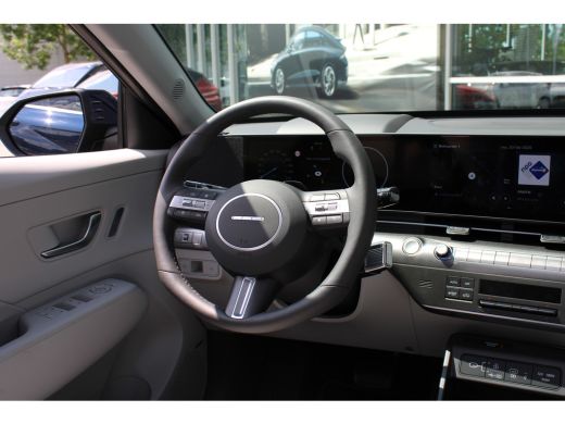 Hyundai Kona Premium Sky 65.4 kWh | DEMO | Schuifkantel dak | Elektrisch bedienbare voorstoelen | 360 graden c... ActivLease financial lease
