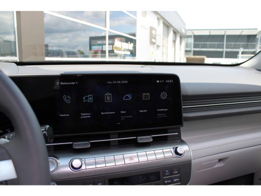 Hyundai Kona Premium Sky 65.4 kWh | DEMO | Schuifkantel dak | Elektrisch bedienbare voorstoelen | 360 graden c... ActivLease financial lease