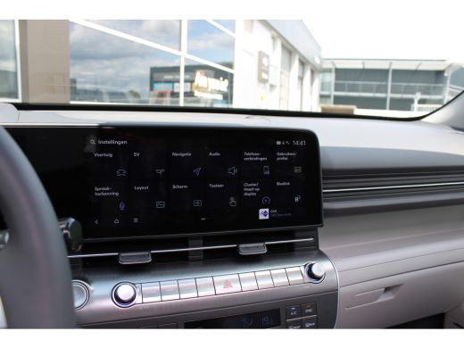 Hyundai Kona Premium Sky 65.4 kWh | DEMO | Schuifkantel dak | Elektrisch bedienbare voorstoelen | 360 graden c... ActivLease financial lease