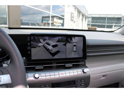 Hyundai Kona Premium Sky 65.4 kWh | DEMO | Schuifkantel dak | Elektrisch bedienbare voorstoelen | 360 graden c... ActivLease financial lease