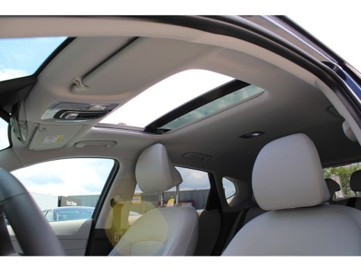 Hyundai Kona Premium Sky 65.4 kWh | DEMO | Schuifkantel dak | Elektrisch bedienbare voorstoelen | 360 graden c... ActivLease financial lease