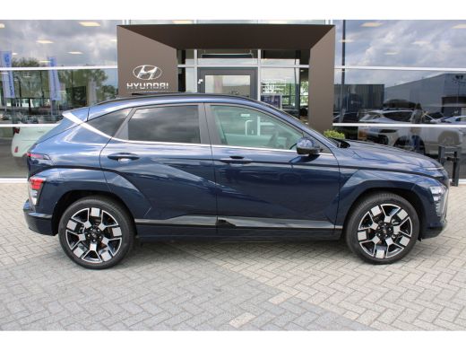 Hyundai Kona Premium Sky 65.4 kWh | DEMO | Schuifkantel dak | Elektrisch bedienbare voorstoelen | 360 graden c... ActivLease financial lease