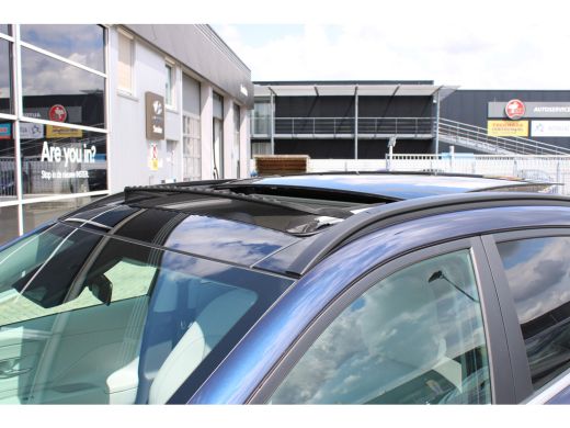 Hyundai Kona Premium Sky 65.4 kWh | DEMO | Schuifkantel dak | Elektrisch bedienbare voorstoelen | 360 graden c... ActivLease financial lease